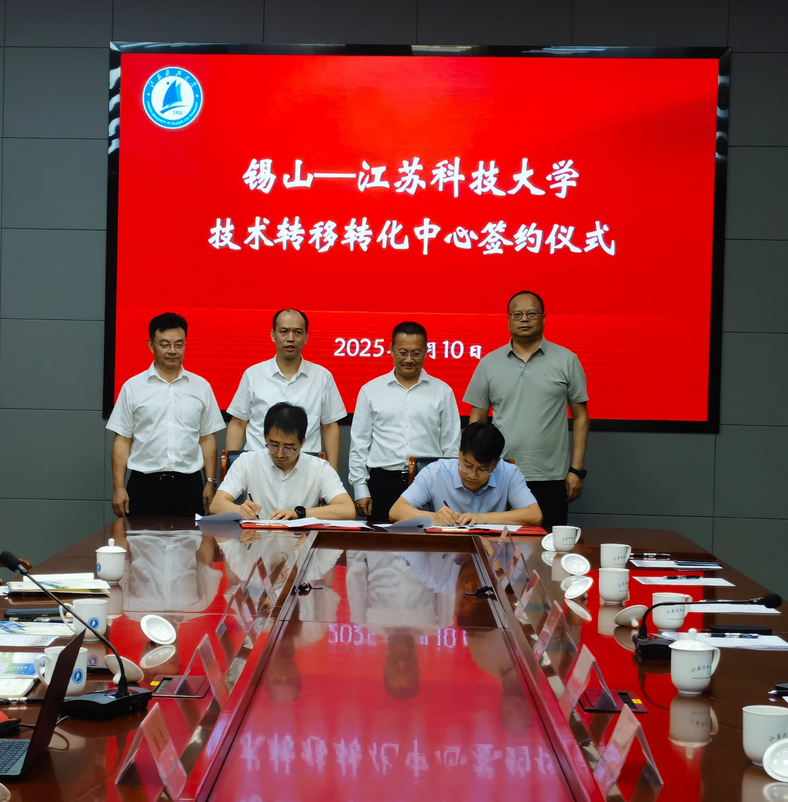 学校举行锡山与天游web原生态手机端技术转移转化中心签约仪式4.jpg